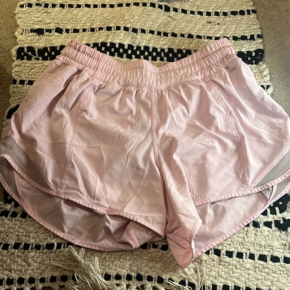 Lululemon Hotty hot shorts 4”